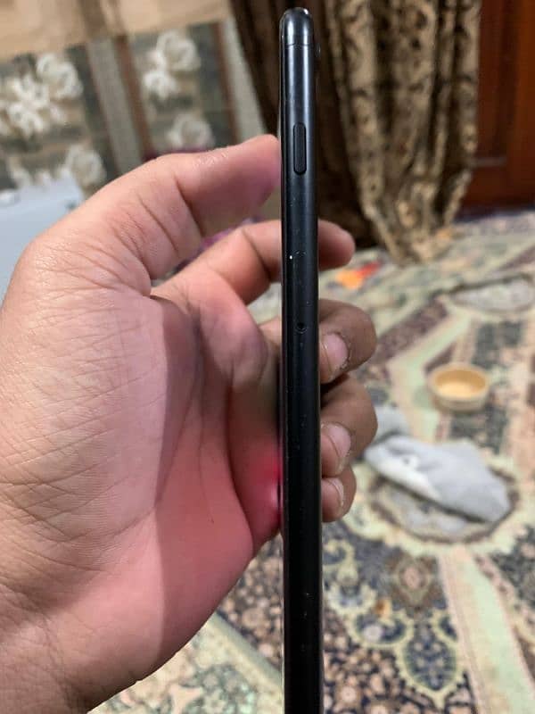 iphone 7plus 128 gb ha all okay ha koi falt nahi ha 4