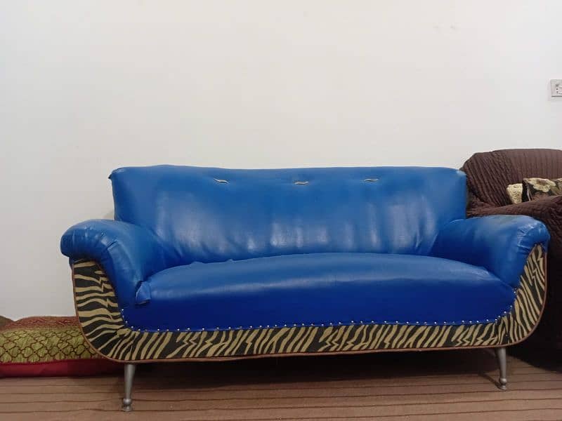 Sofa Available in good price 2