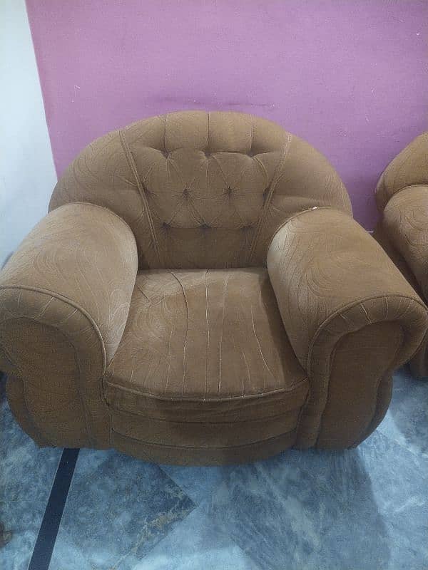 good condition sofa 0