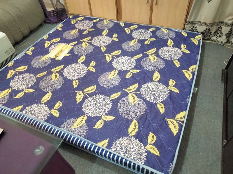 Excellent condition springless mattress 6"x6.5" 2