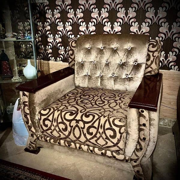 Elegant Velvet Sofa Set | Luxurious Arabesque Design | 9/10 Condition 3