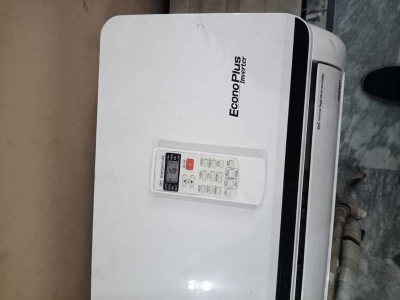 Totall 3 dc inverter AC hain 2 1.5 ton k our Eik AC 1 ton ka hai 0