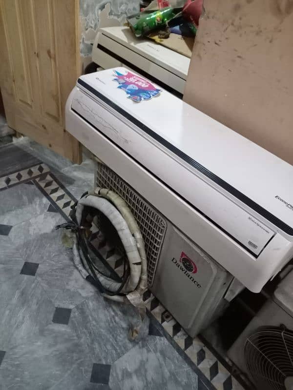 Totall 3 dc inverter AC hain 2 1.5 ton k our Eik AC 1 ton ka hai 3