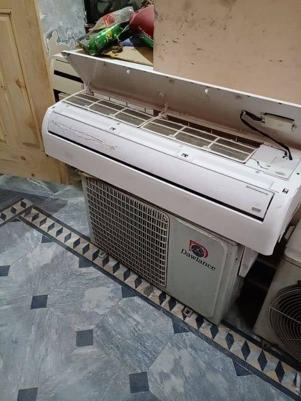 Totall 3 dc inverter AC hain 2 1.5 ton k our Eik AC 1 ton ka hai 7