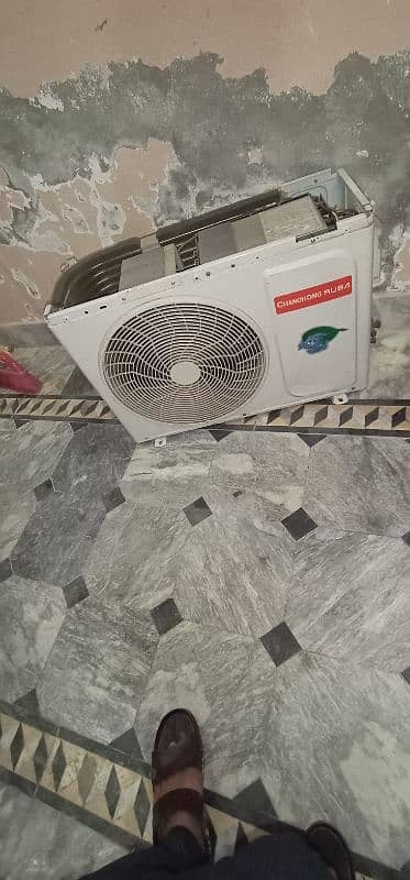 Totall 3 dc inverter AC hain 2 1.5 ton k our Eik AC 1 ton ka hai 15