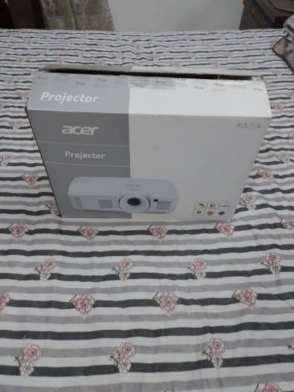 ACER  PROJECTOR 0