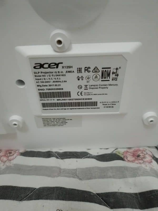 ACER  PROJECTOR 4