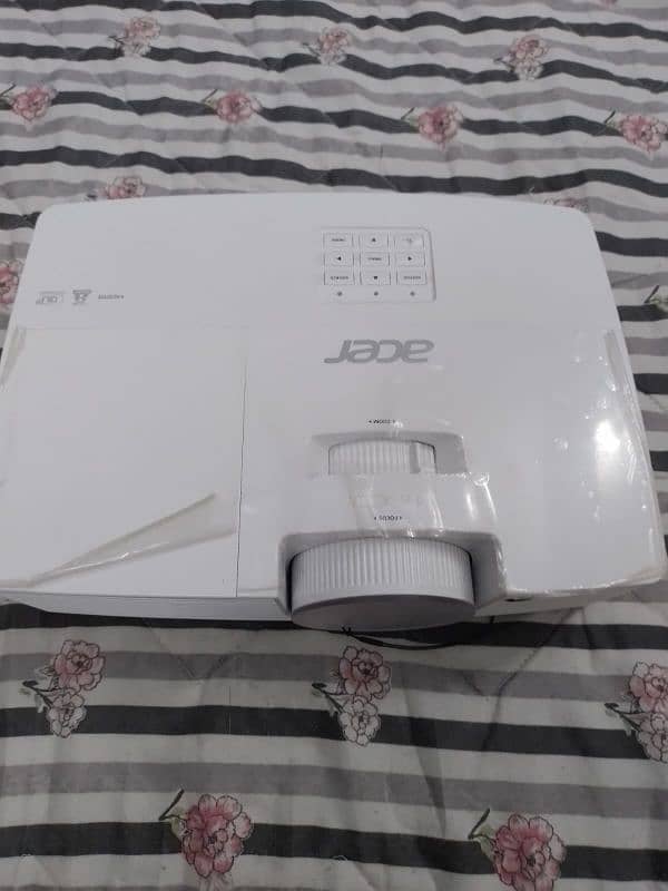 ACER  PROJECTOR 9