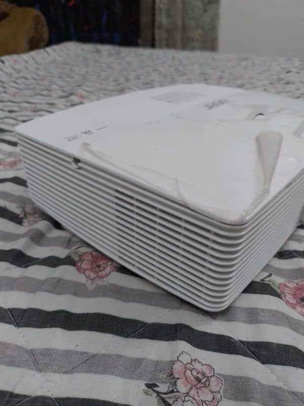 ACER  PROJECTOR 16