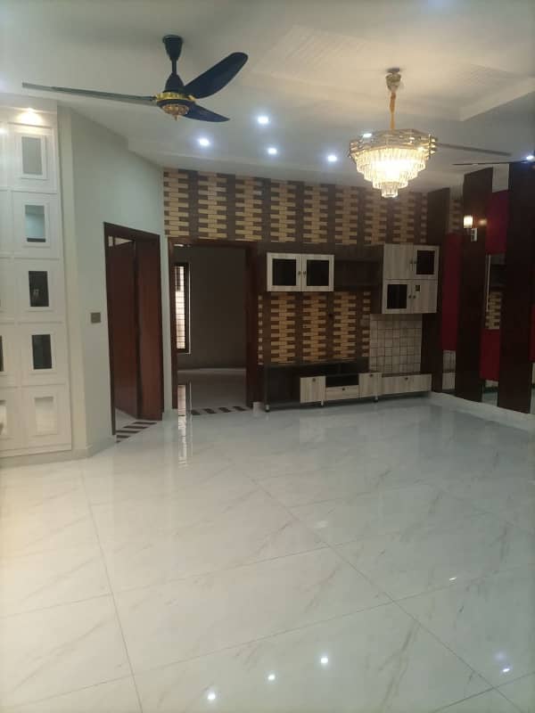 10 MARLA LIKE NEW CORNER HOUSE FOR SALE IN PUNJAB SOCIETY PHASE TOW COLLEGE ROAD LAHORE 2