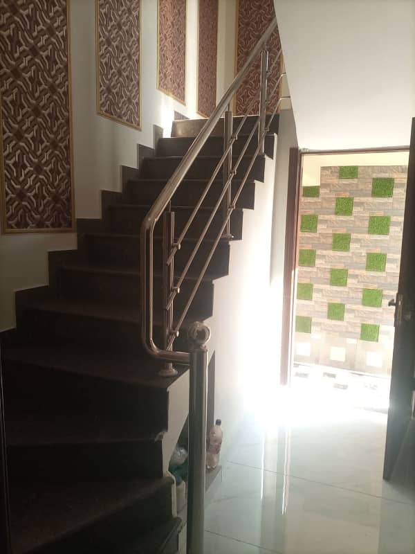 10 MARLA LIKE NEW CORNER HOUSE FOR SALE IN PUNJAB SOCIETY PHASE TOW COLLEGE ROAD LAHORE 11