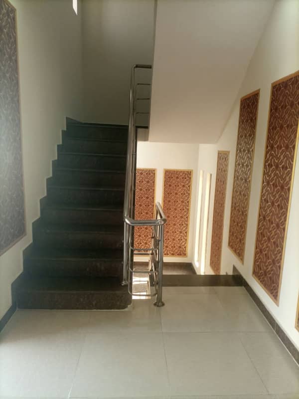 10 MARLA LIKE NEW CORNER HOUSE FOR SALE IN PUNJAB SOCIETY PHASE TOW COLLEGE ROAD LAHORE 12