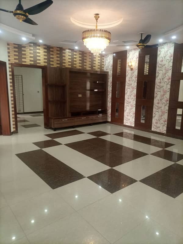 10 MARLA LIKE NEW CORNER HOUSE FOR SALE IN PUNJAB SOCIETY PHASE TOW COLLEGE ROAD LAHORE 14