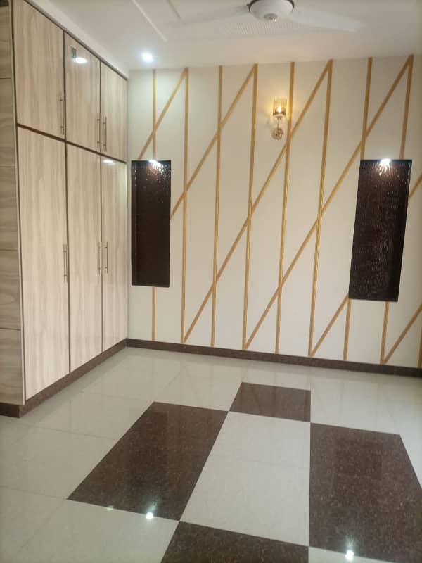 10 MARLA LIKE NEW CORNER HOUSE FOR SALE IN PUNJAB SOCIETY PHASE TOW COLLEGE ROAD LAHORE 17