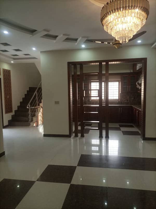 10 MARLA LIKE NEW CORNER HOUSE FOR SALE IN PUNJAB SOCIETY PHASE TOW COLLEGE ROAD LAHORE 20