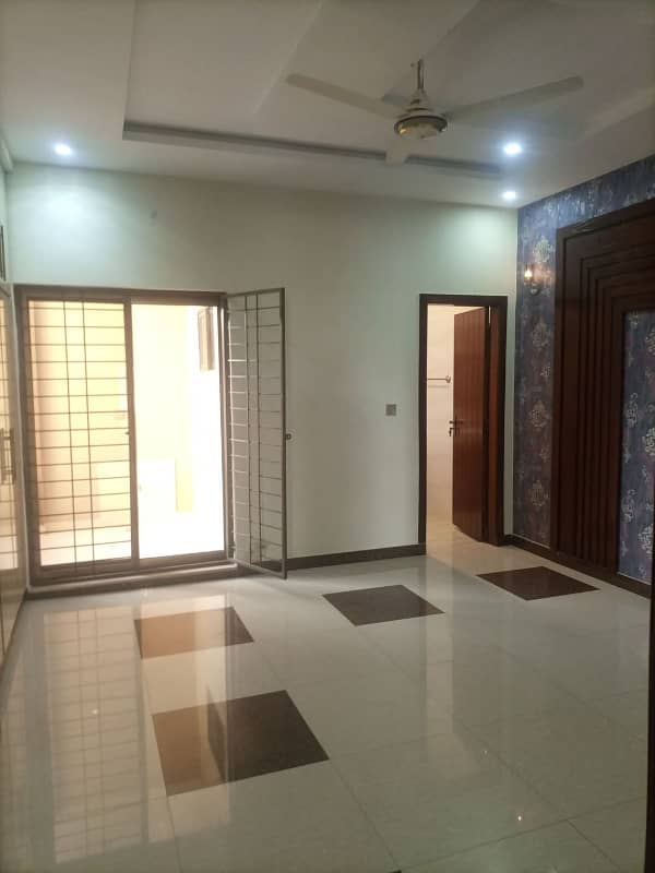 10 MARLA LIKE NEW CORNER HOUSE FOR SALE IN PUNJAB SOCIETY PHASE TOW COLLEGE ROAD LAHORE 22