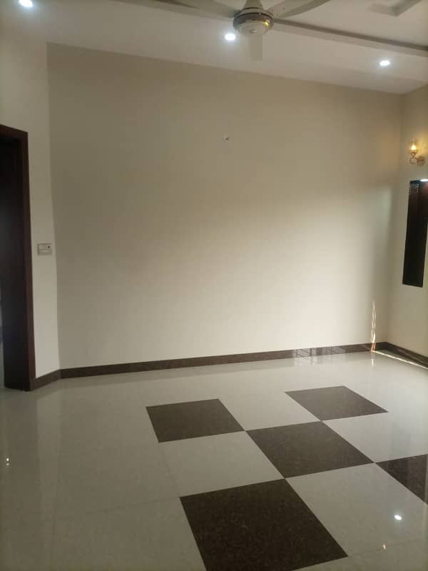 10 MARLA LIKE NEW CORNER HOUSE FOR SALE IN PUNJAB SOCIETY PHASE TOW COLLEGE ROAD LAHORE 23