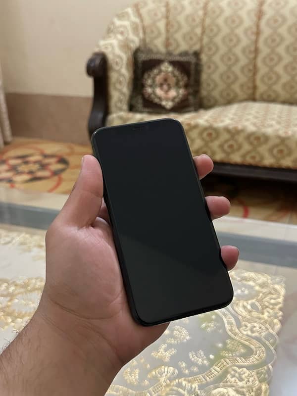 I Phone 11 Pro 4