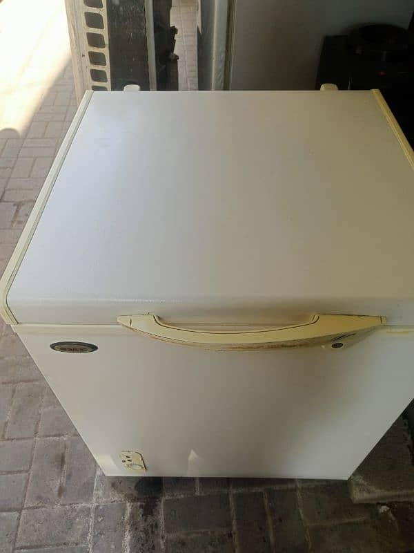 Single Door De Freezer In Mint Condition 0