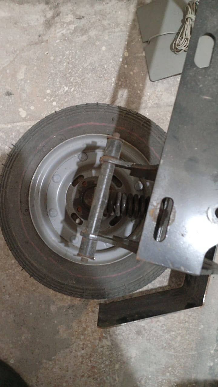 Side supported wheel 0