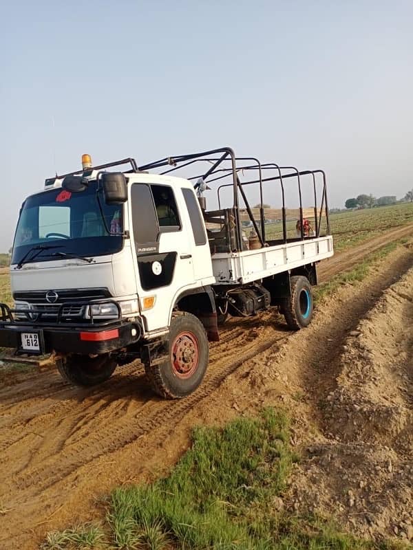 Hino 7D 4x4 0