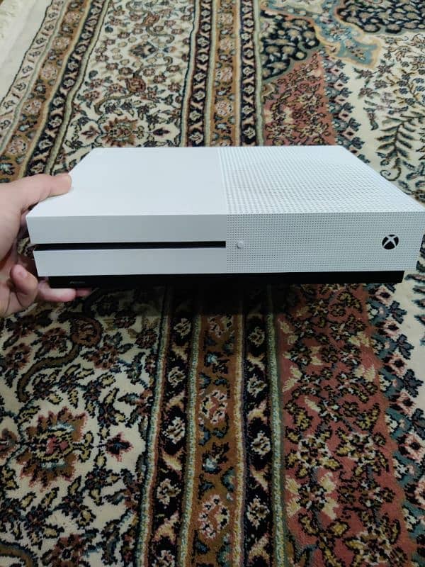 Xbox One S 1TB 1