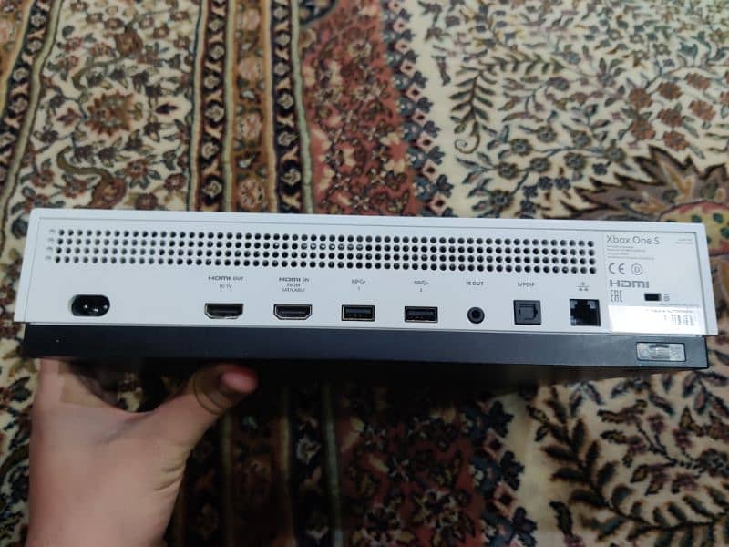 Xbox One S 1TB 2