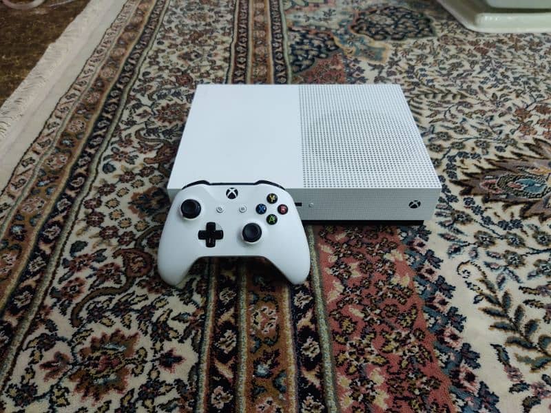 Xbox One S 1TB 3