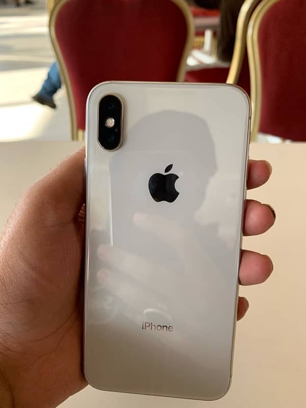 I phone x 64 gb battre change all Oky contect no 03175088775 0