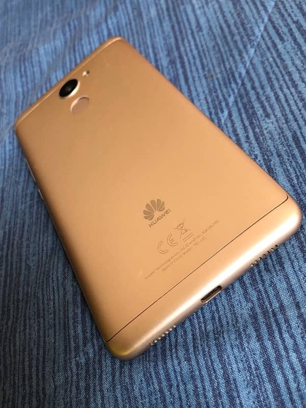 Huawei Y7 Prime 4/64GB Non PTA 6