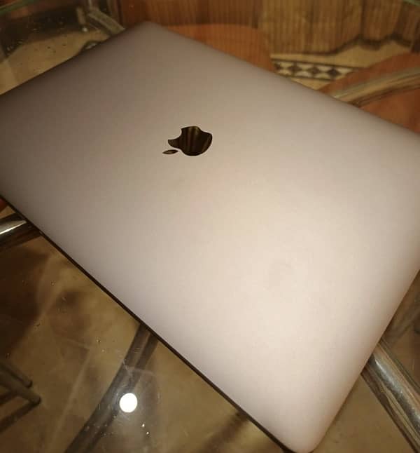 Apple MacBook Pro 1