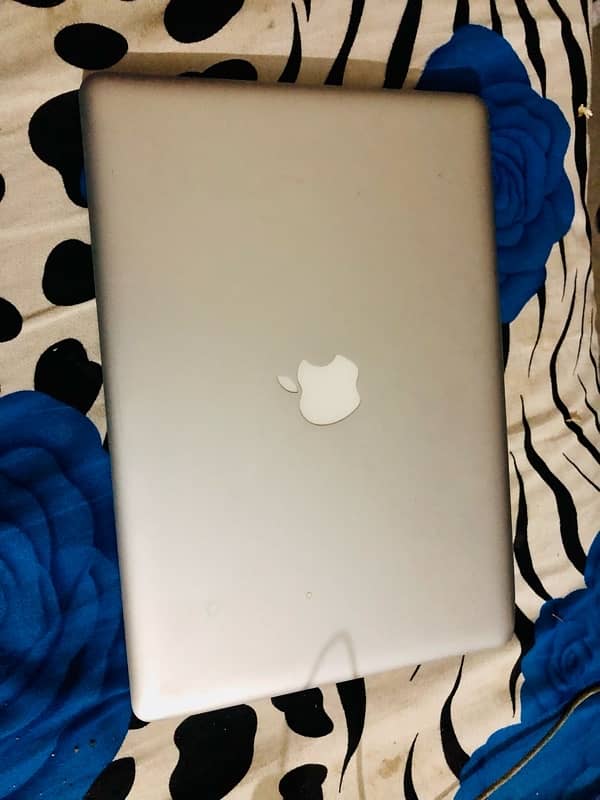 MacBook pro core i7 2.9 graphics 0