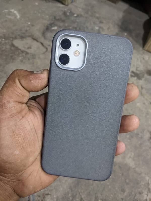 iphone 11 128 gb official pta approved 6