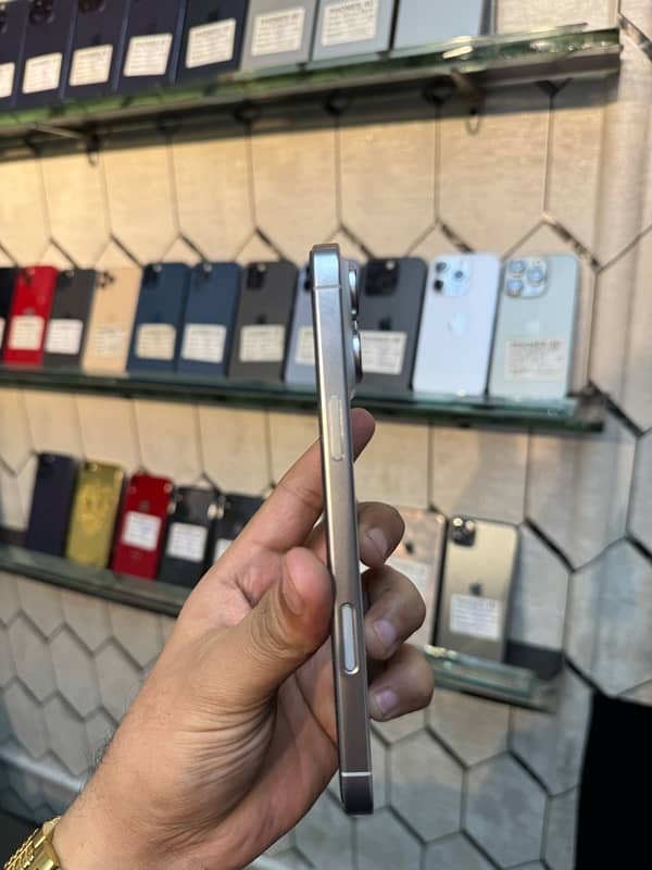 I phone 16 pro max 256gb Full sim time white titanium 2