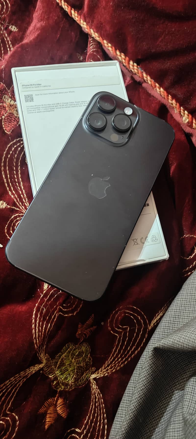 Apple iPhone 16 Pro Max 1