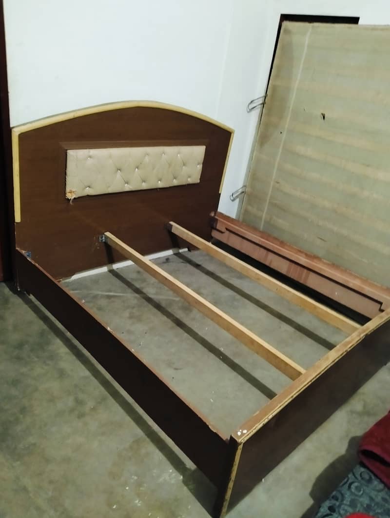 Wooden King Size Bed Urgent Sale 4