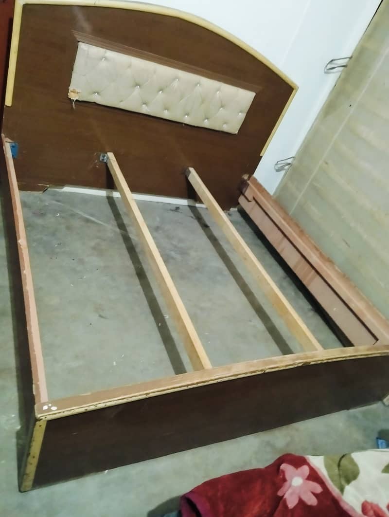 Wooden King Size Bed Urgent Sale 5