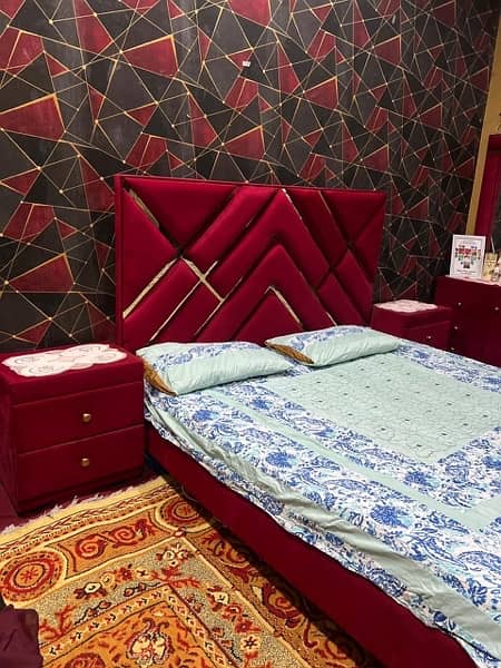 red velvet bed 0