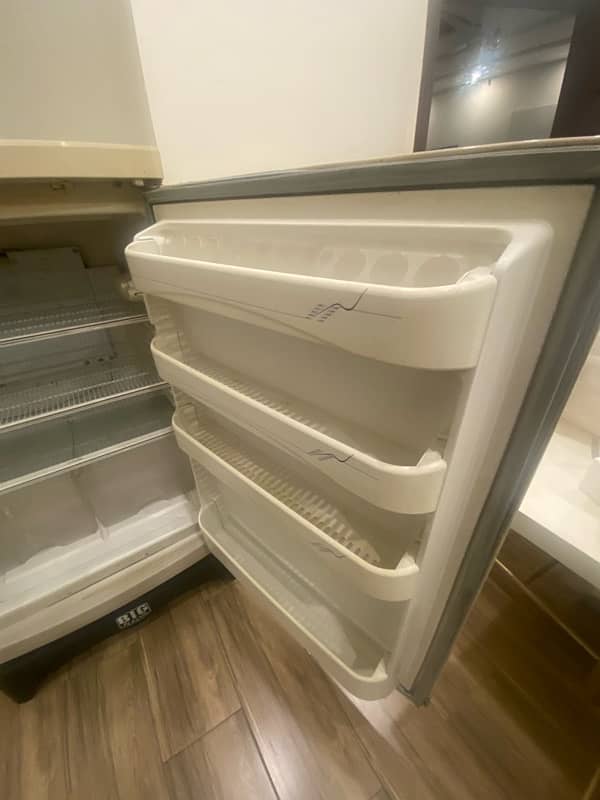 Dawlance Full size Fridge for Sale in Excellent condition 2