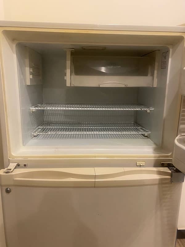 Dawlance Full size Fridge for Sale in Excellent condition 4