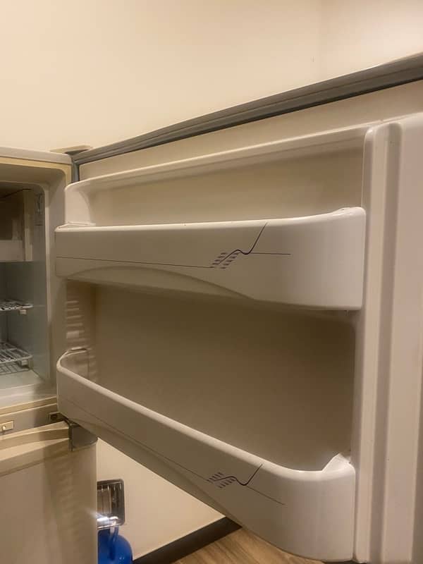 Dawlance Full size Fridge for Sale in Excellent condition 5