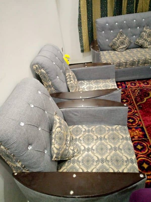 Sofa Set 5 seater 4