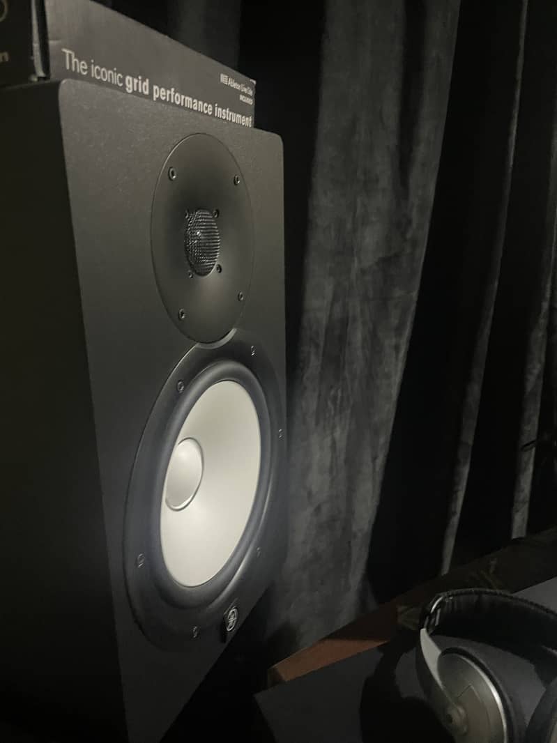 Yamaha HS8 Studio Monitors 0