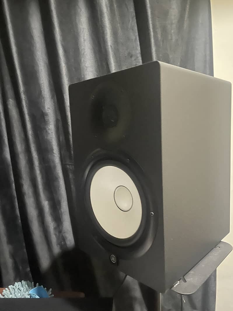 Yamaha HS8 Studio Monitors 2