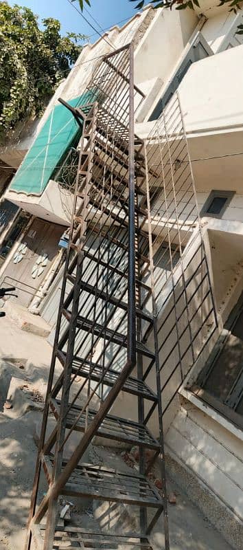 Iron ladder لوہے کی سیڑھی 1