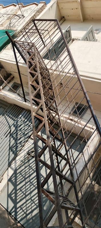 Iron ladder لوہے کی سیڑھی 4