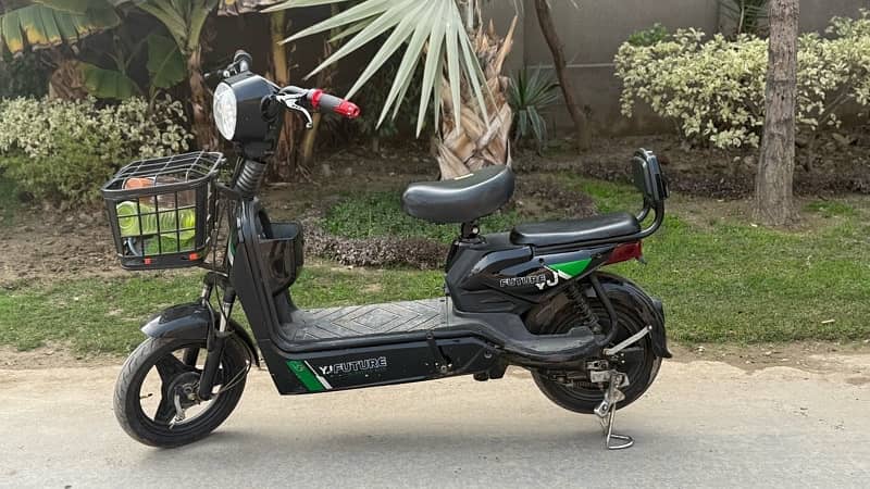 YJ future electric scooty electric bike 1