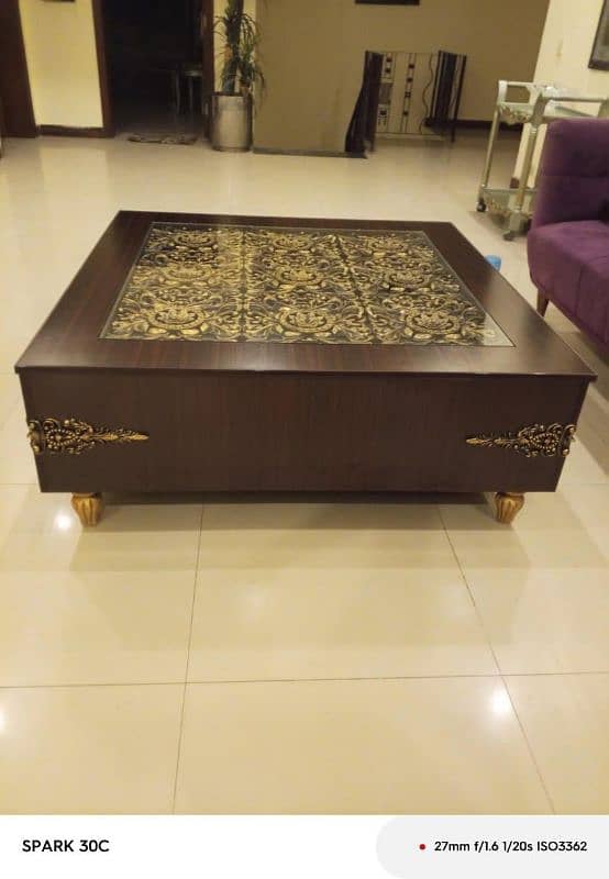 center table or coffee table 0