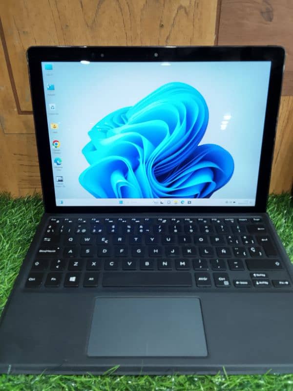 Dell latitude 5290.2 in 1. tuch system 1