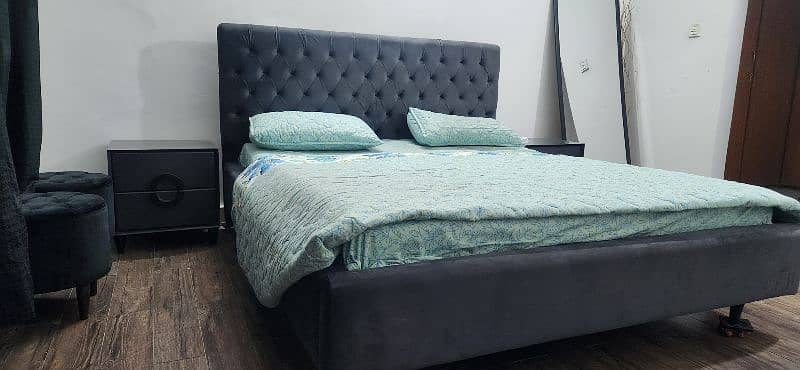 king size bed with side draws in negotiable price 1